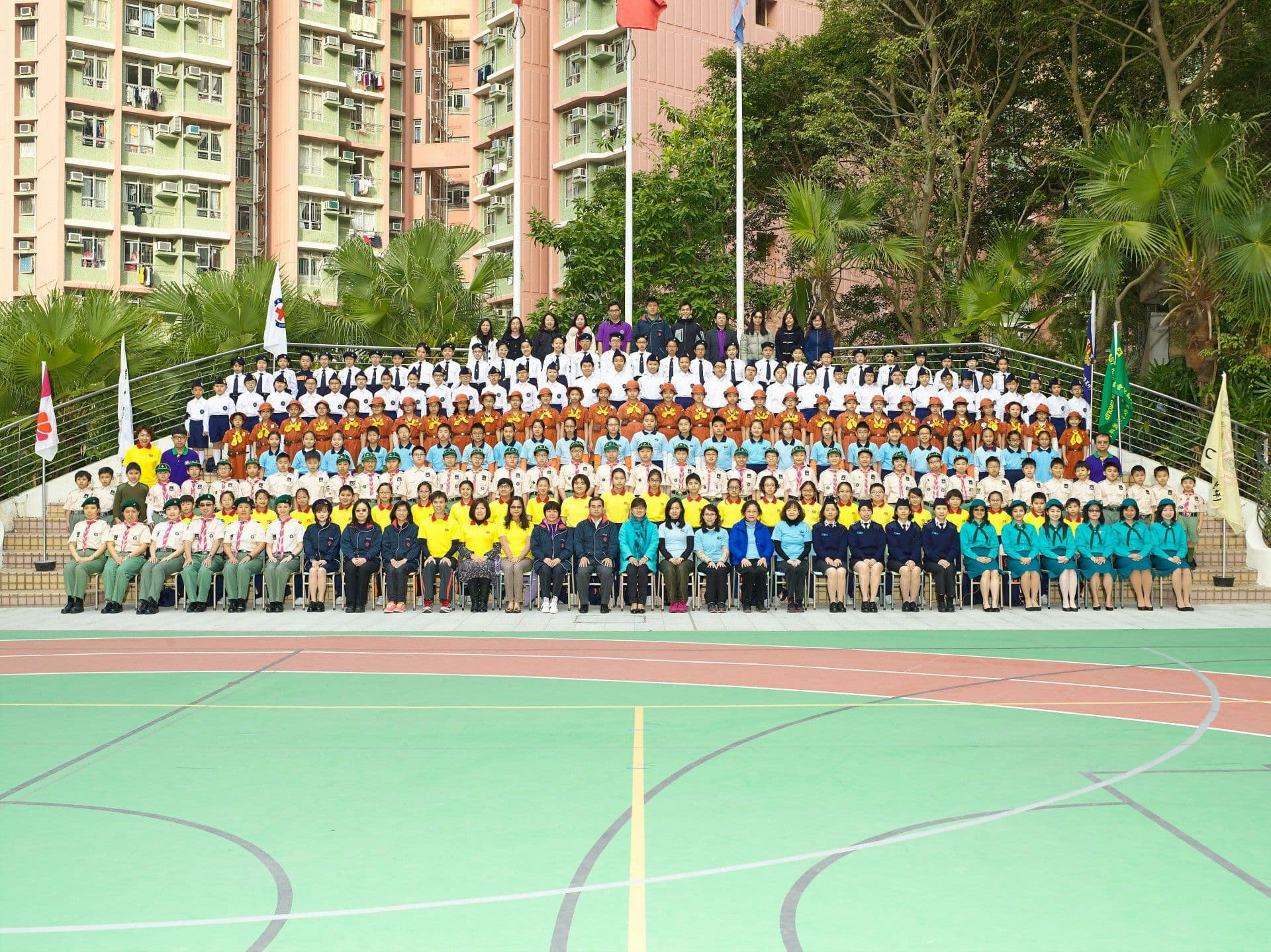路德會聖馬太學校（秀茂坪） 六隊制服團隊師生大合照
