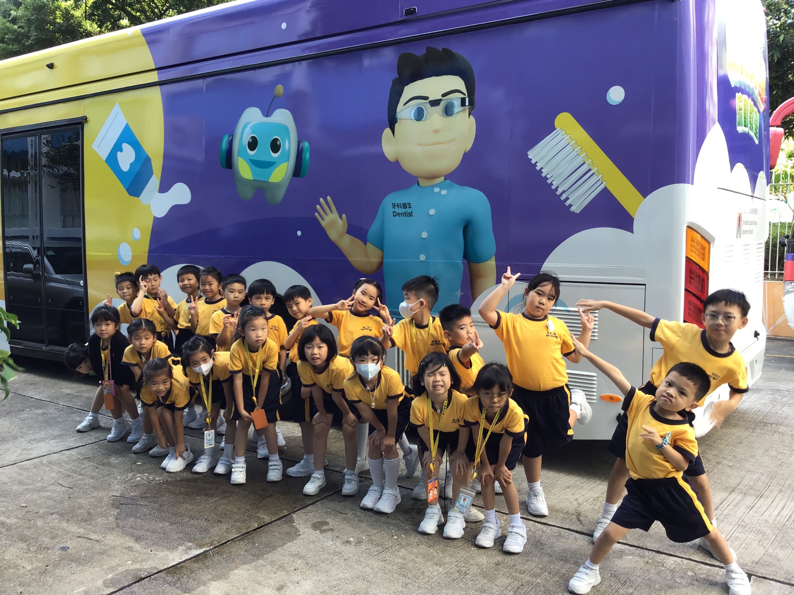 聖公會何澤芸小學 同學參觀陽光笑容流動教室，從活動中學習，大家都十分投入。