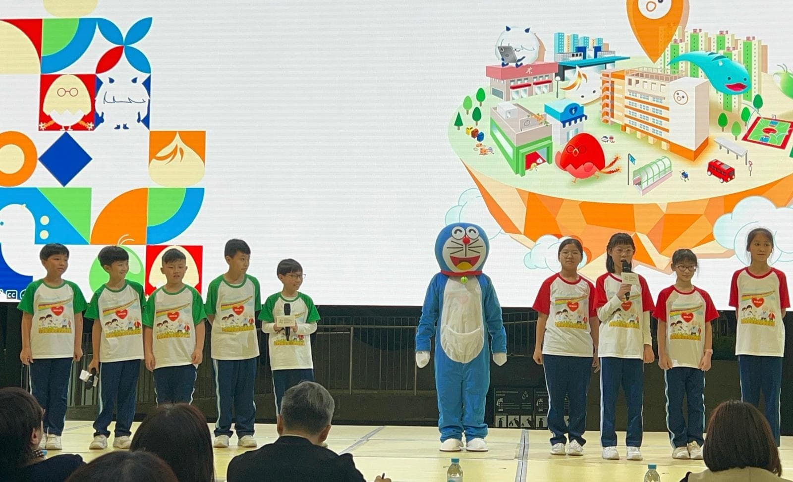 香海正覺蓮社佛教正覺蓮社學校 五年級學生參加賽馬會成長「機」地計劃，向商界演說關懷長者的原創計劃。