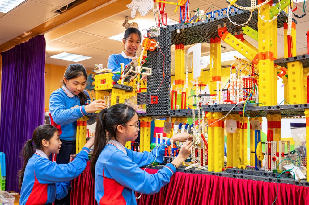 福榮街官立小學 本校著重學生的創科學習,機關王團隊已成立十年,曾多次於機關王比賽中奪得佳績,並曾於世界賽中勇奪世界冠軍,成績驕人。