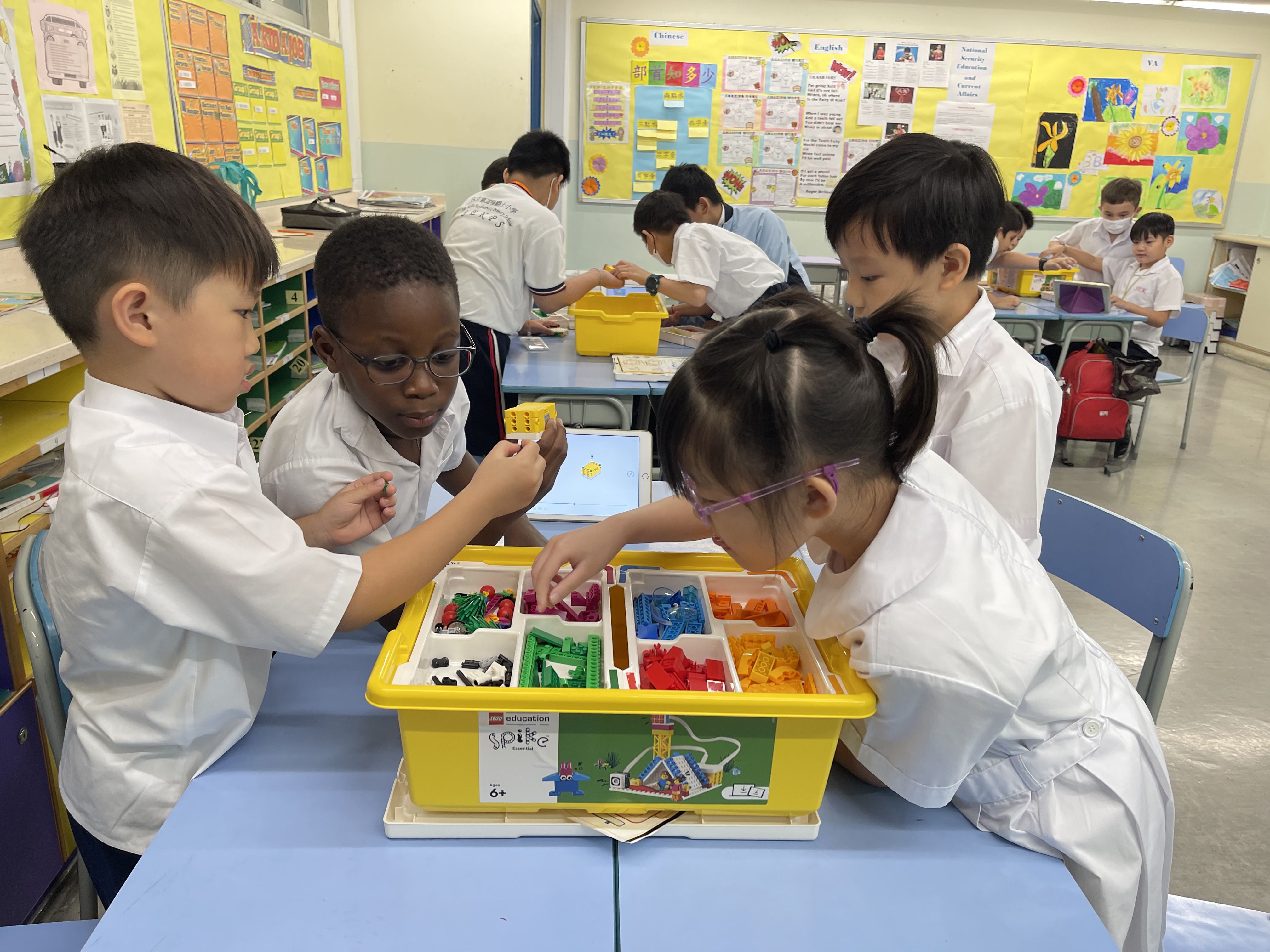 官立嘉道理爵士小學 齊動腦筋，發揮創意，解決問題