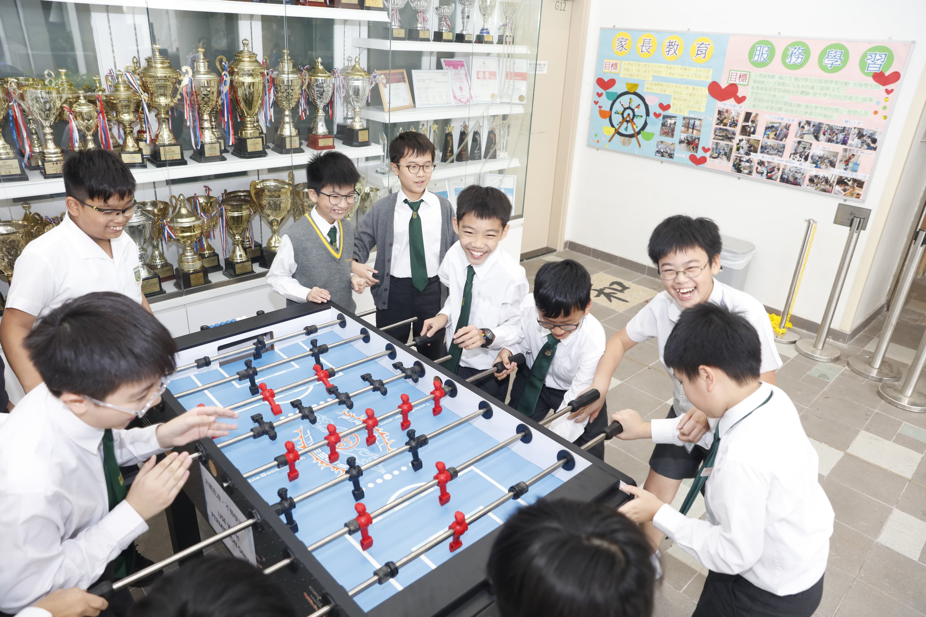 番禺會所華仁小學 眾人玩樂