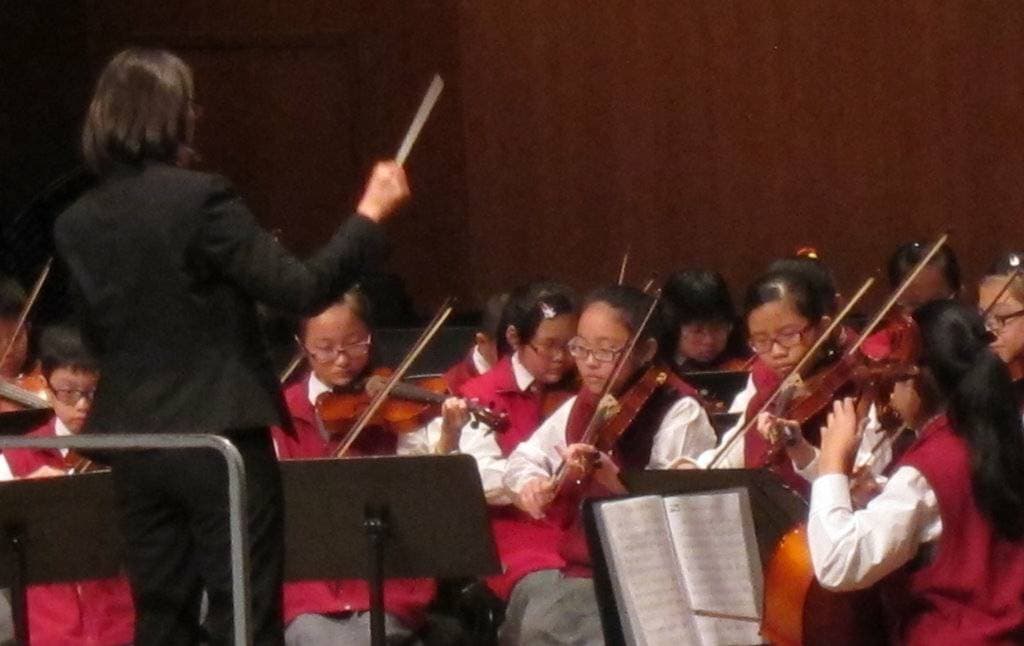 順德聯誼總會伍冕端小學 本校弦樂團公開表演