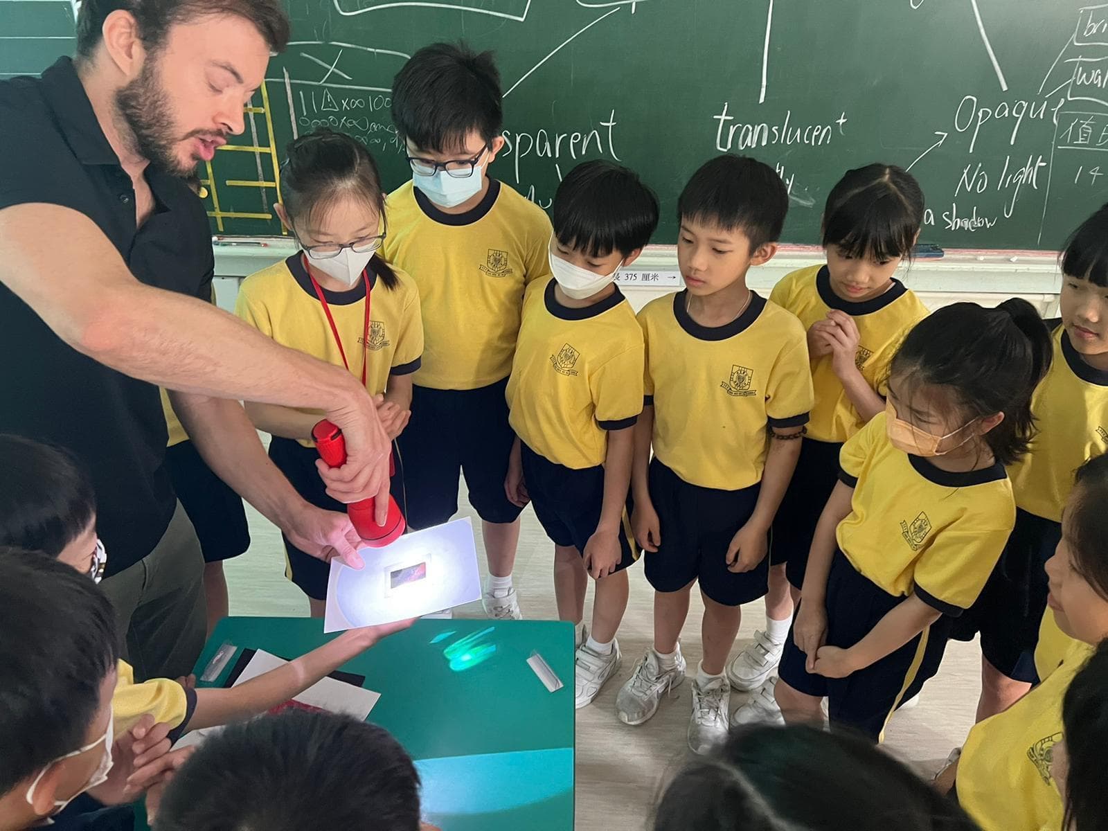 博愛醫院陳國威小學 校本PIE國際英文課程課堂照片