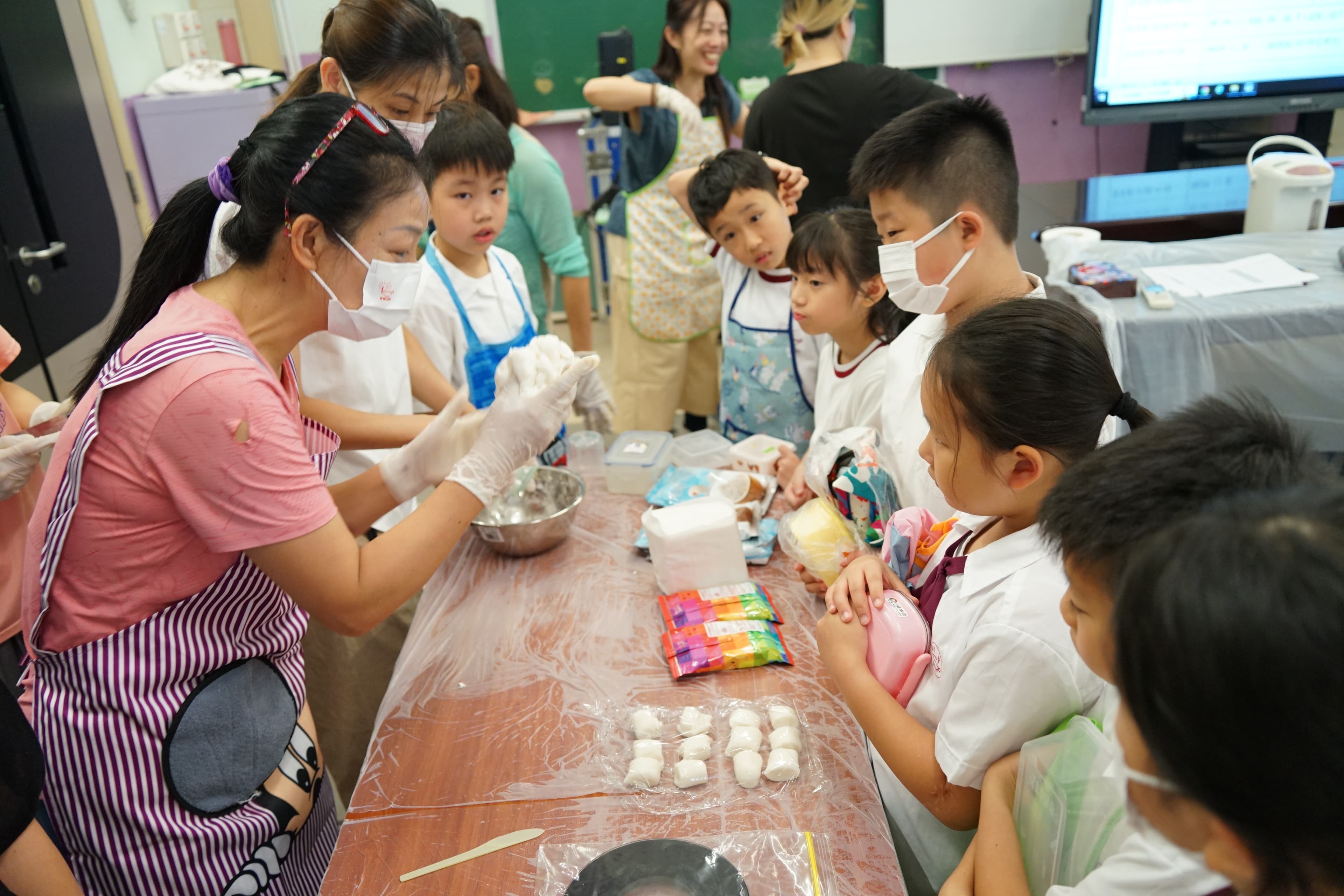 中華基督教會協和小學（長沙灣） 中秋跨課程「從賞月到登月」月餅製作