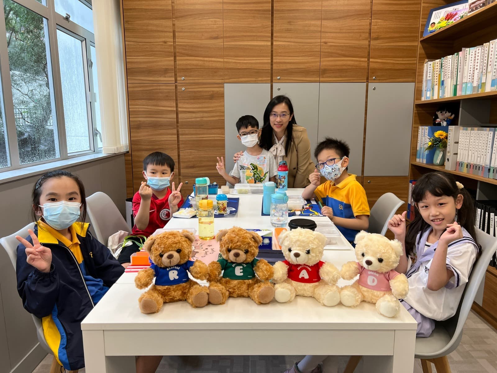 保良局朱正賢小學 獎賞活動，與校長一起午膳