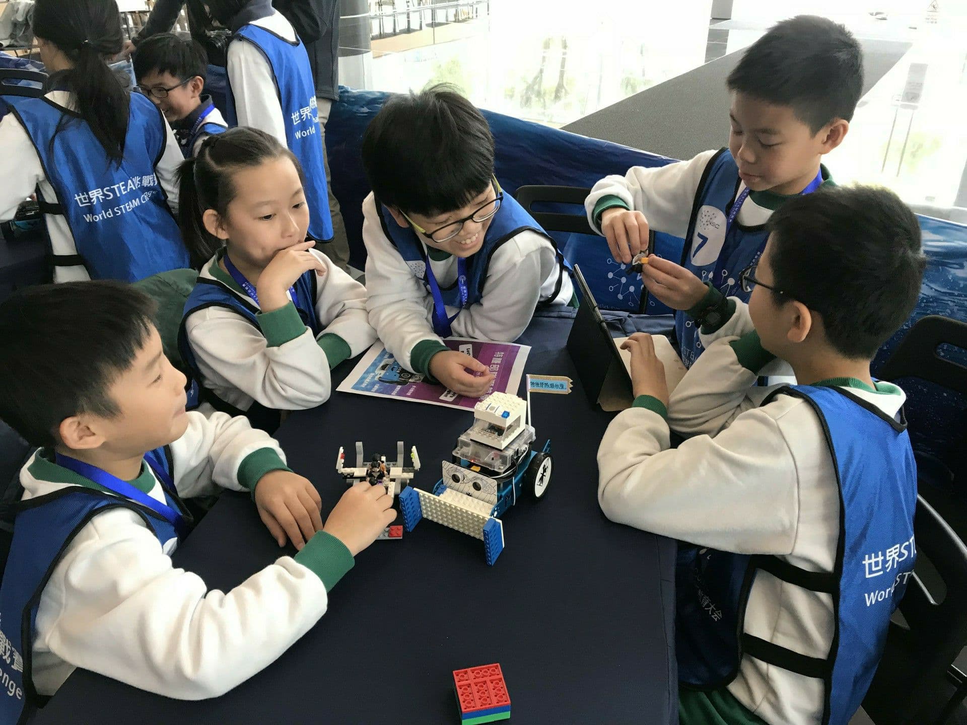 香港教育大學賽馬會小學 學生參與WSC世界STEAM挑戰賽。