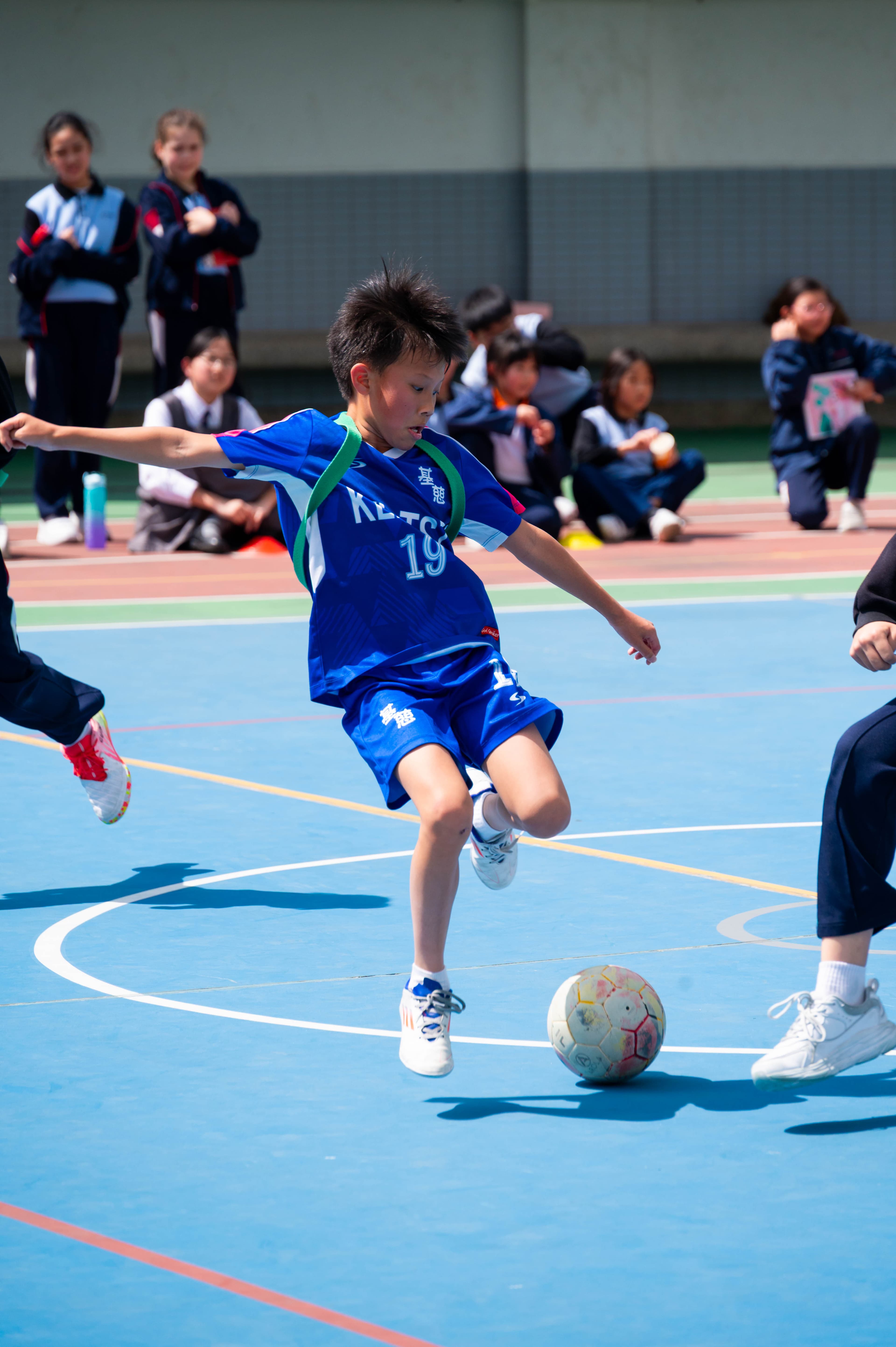 中華基督教會基慈小學 動感午息:師生班際足球比賽