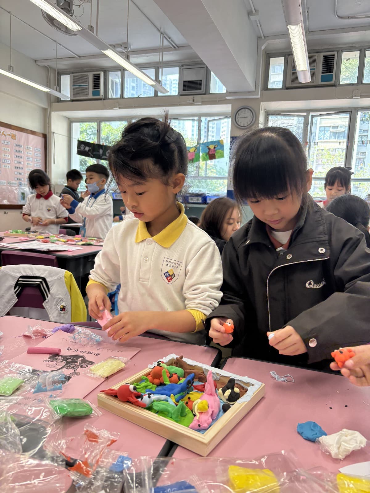 伊利沙伯中學舊生會小學 學生透過參與不同體驗活動，建立共通能力及發揮創意。