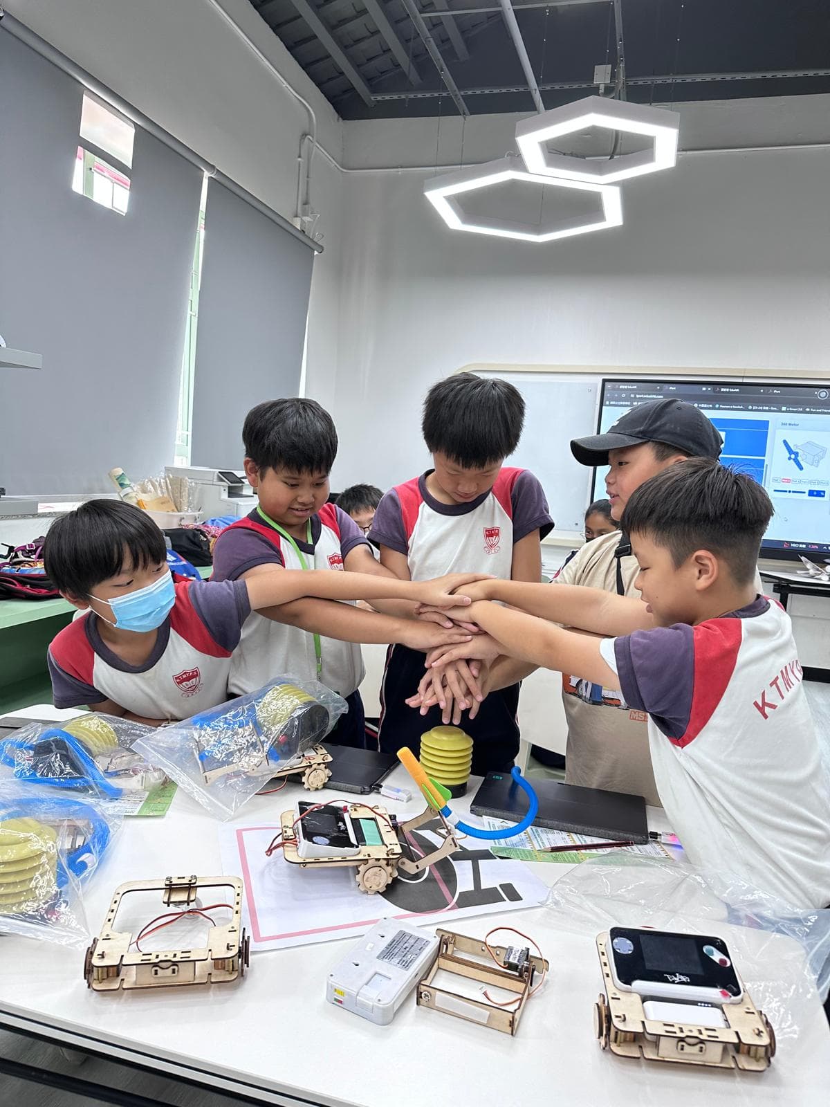 錦田公立蒙養學校 全方位STEAM活動_空氣火箭工作坊