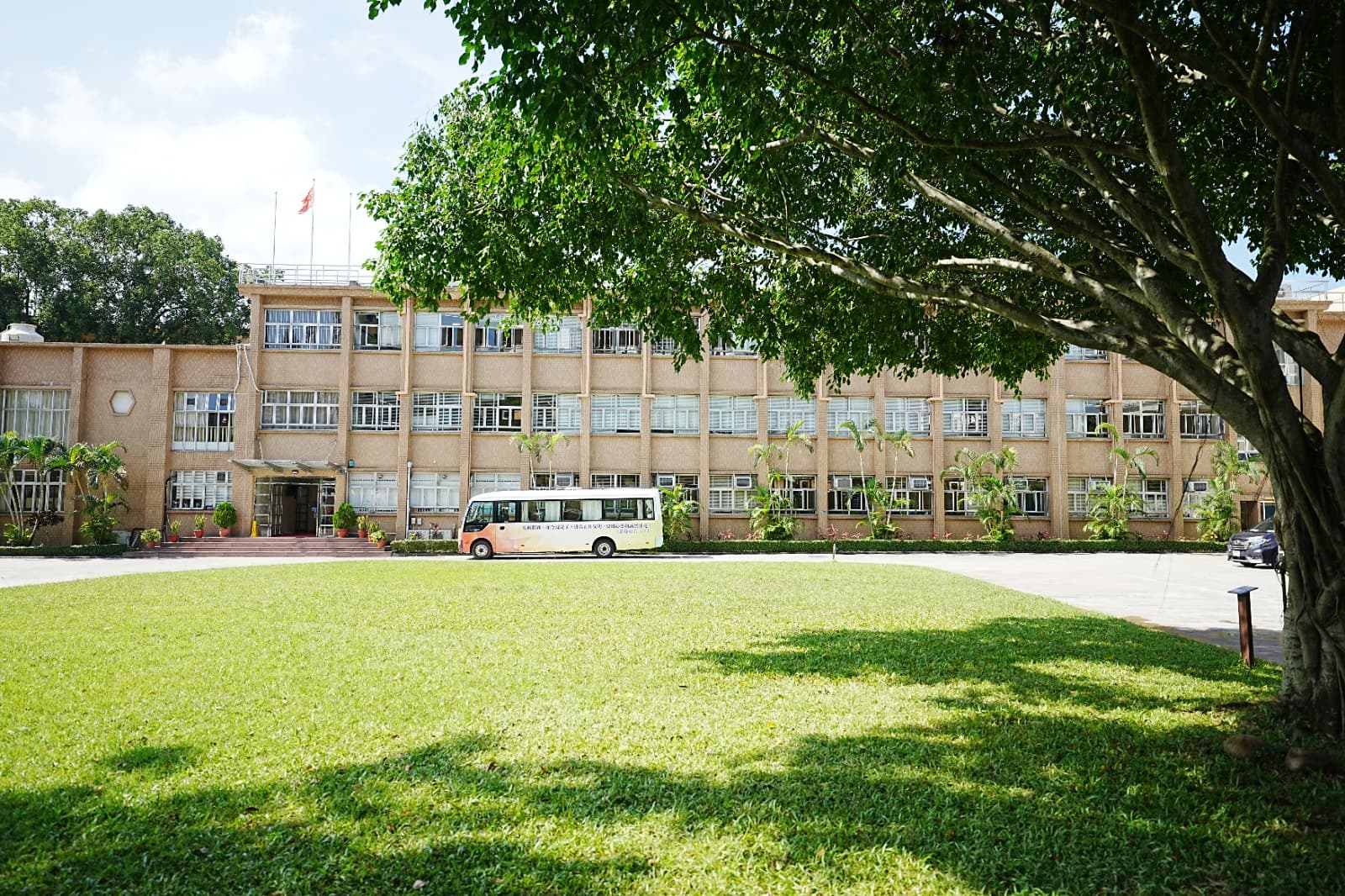 基督教香港信義會心誠中學校舍相片