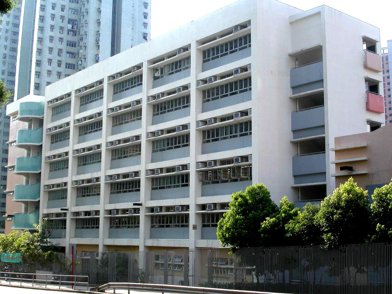 明愛馬鞍山中學校舍相片