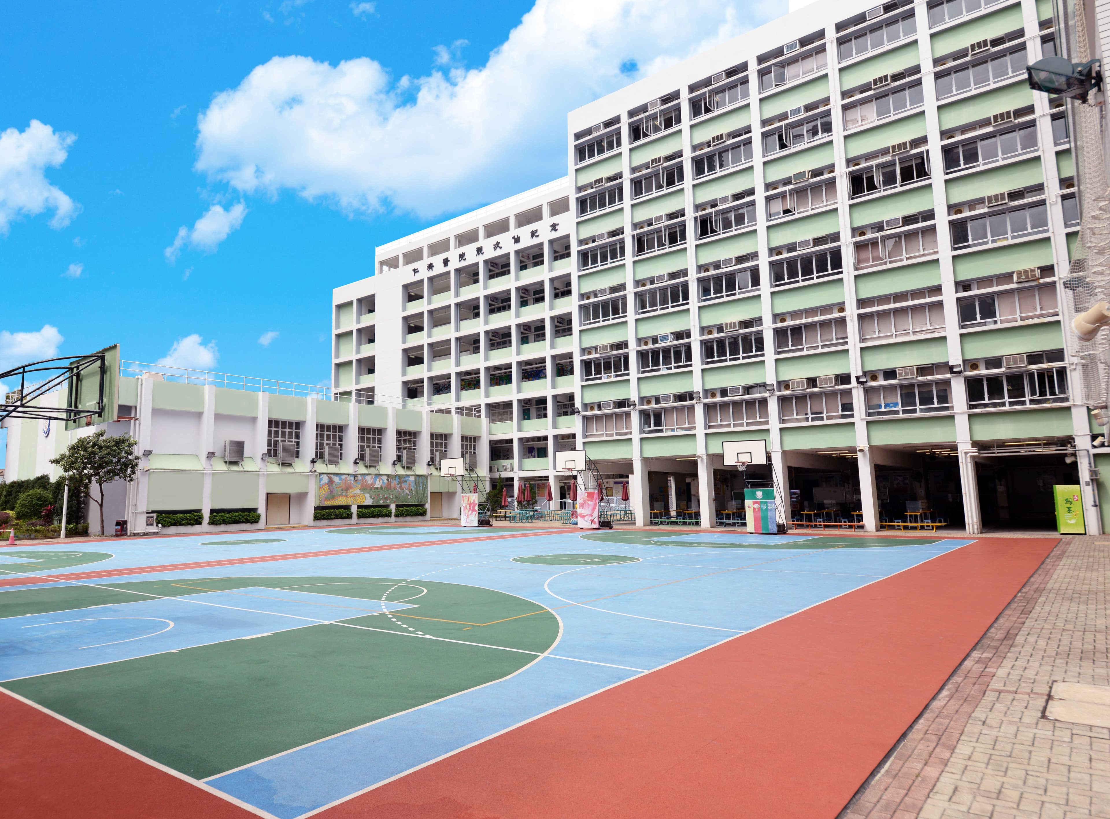 仁濟醫院靚次伯紀念中學校舍相片