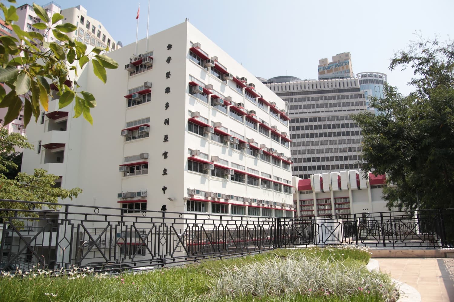 鄧肇堅維多利亞官立中學校舍相片
