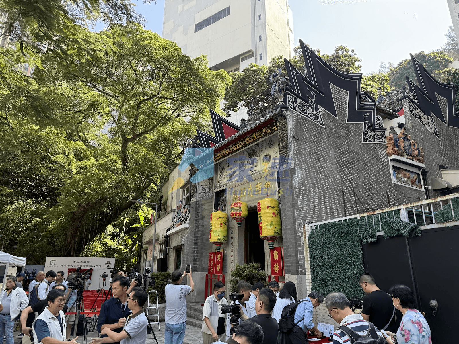 李寶龍路 32-34 號 屋苑外觀